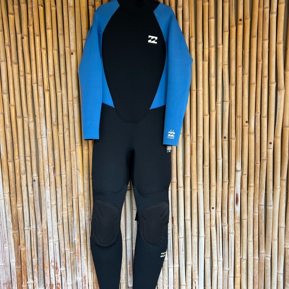 Kids Billabong 3-2 full wetsuit. Blue and BlackOne Piece